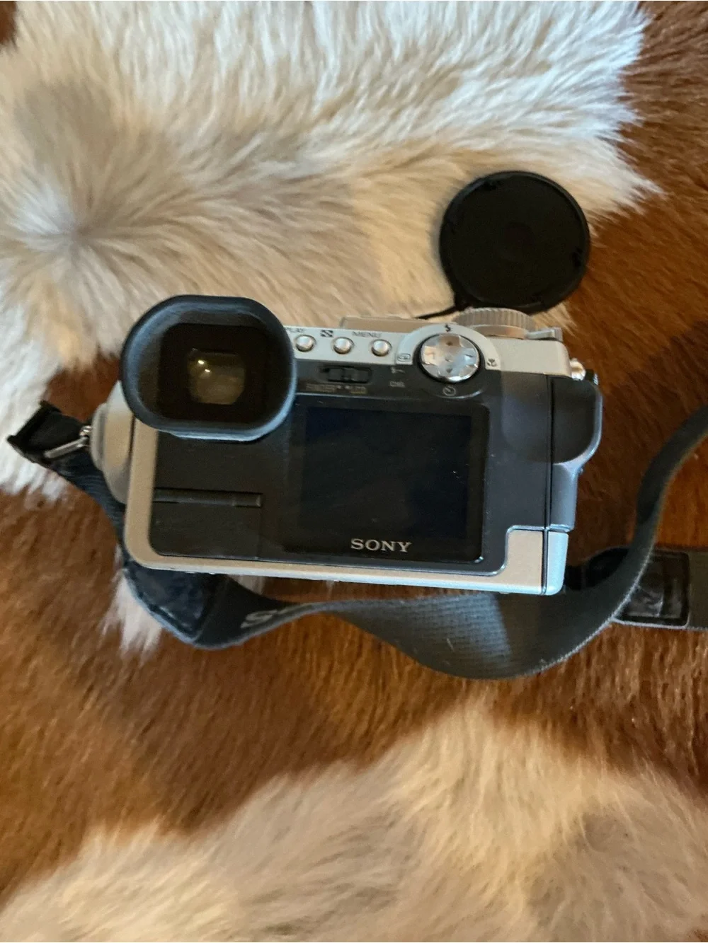 Sony Cyber-shot DSC-F717 5.0MP Digital Camera no charger